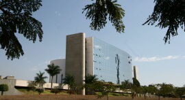 Imagem da notícia STF vai decidir se estatais podem contratar comissionados sem lei específica 